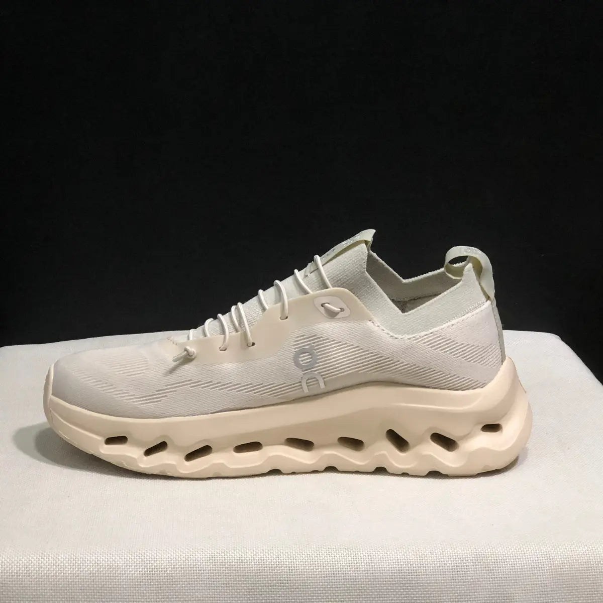 On Cloud × Loewe — Cloudtilt Crème 2.0